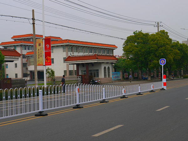 京式道路护栏图片3