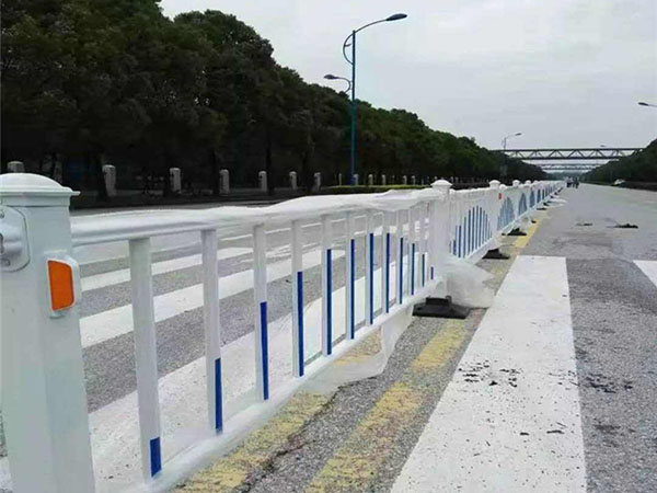 道路锌钢护栏图片3